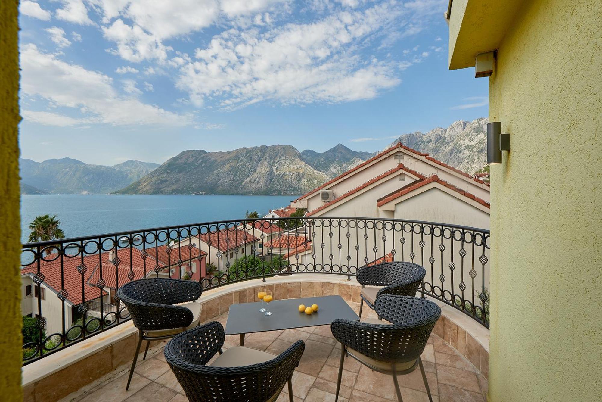 2Montenegro Mimoza Apartments Dobrota Exterior foto